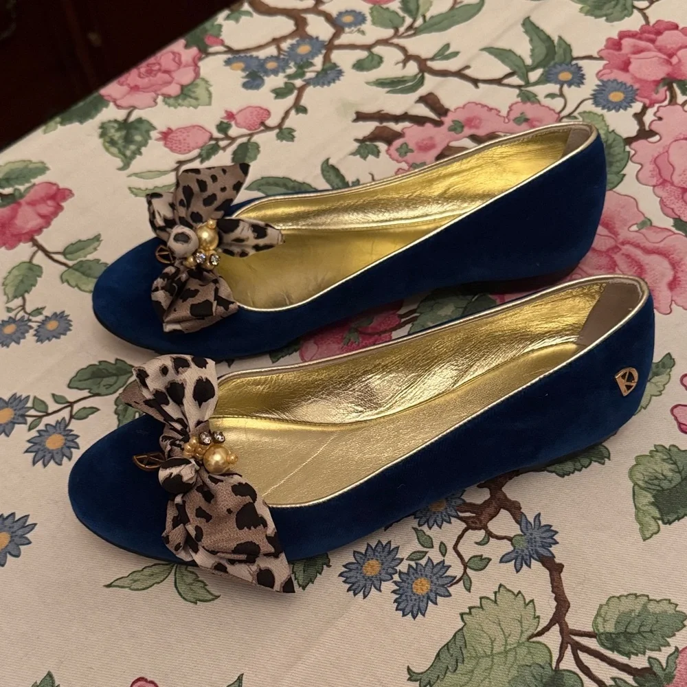 Elegant Blue Velvet Women's Flats with Bow Accent - Picture 1 of 7
